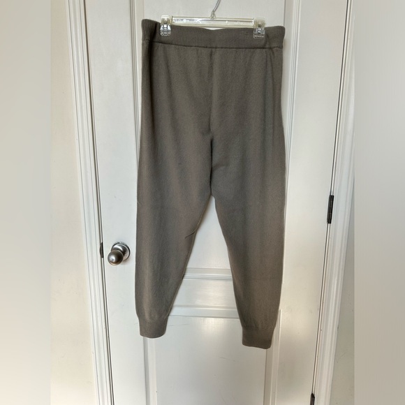 Banana Republic 100% cashmere joggers Size Large Taupe - Picture 1 of 6